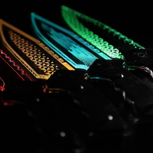 LED Cosplay Shade – Cyberpunk Light-Up Prop – Acryl Leuchtklinge – Sci-Fi Accessoire