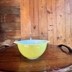 Pyrex Cinderella Mixing Bowl, Replacement | Verde Pale Yellow 1 1/2 Quart Nesting Mixing Bowl