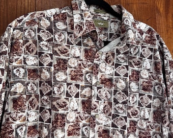 Men’s Longsleeve Button-Down Top Featuring Autumn Colors and Leaf Design