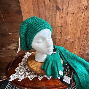 Green Beret and Scarf Set - Etsy display picture 1