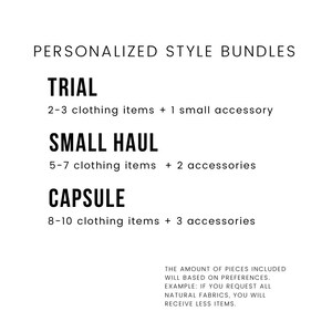 Puede incluir: Un gr&aacute;fico informativo blanco titulado PERSONALIZED STYLE BUNDLES que enumera tres niveles: TRIAL con 2-3 prendas y 1 accesorio, SMALL HAUL con 5-7 prendas y 2 accesorios, y CAPSULE con 8-10 prendas y 3 accesorios, con una nota sobre las preferencias.