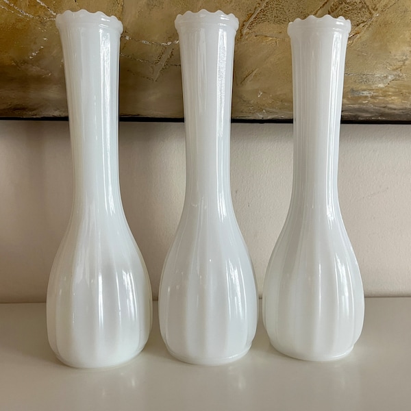 Elegante 1960er Milchglas Vasen - 3er Set
