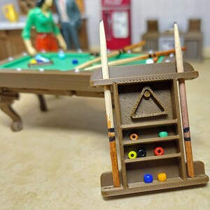 Tavolo da biliardo in scala 1:24 (metà scala), stampato in 3D in 3 colori, con supporto per la palla incluso. immagine 2
