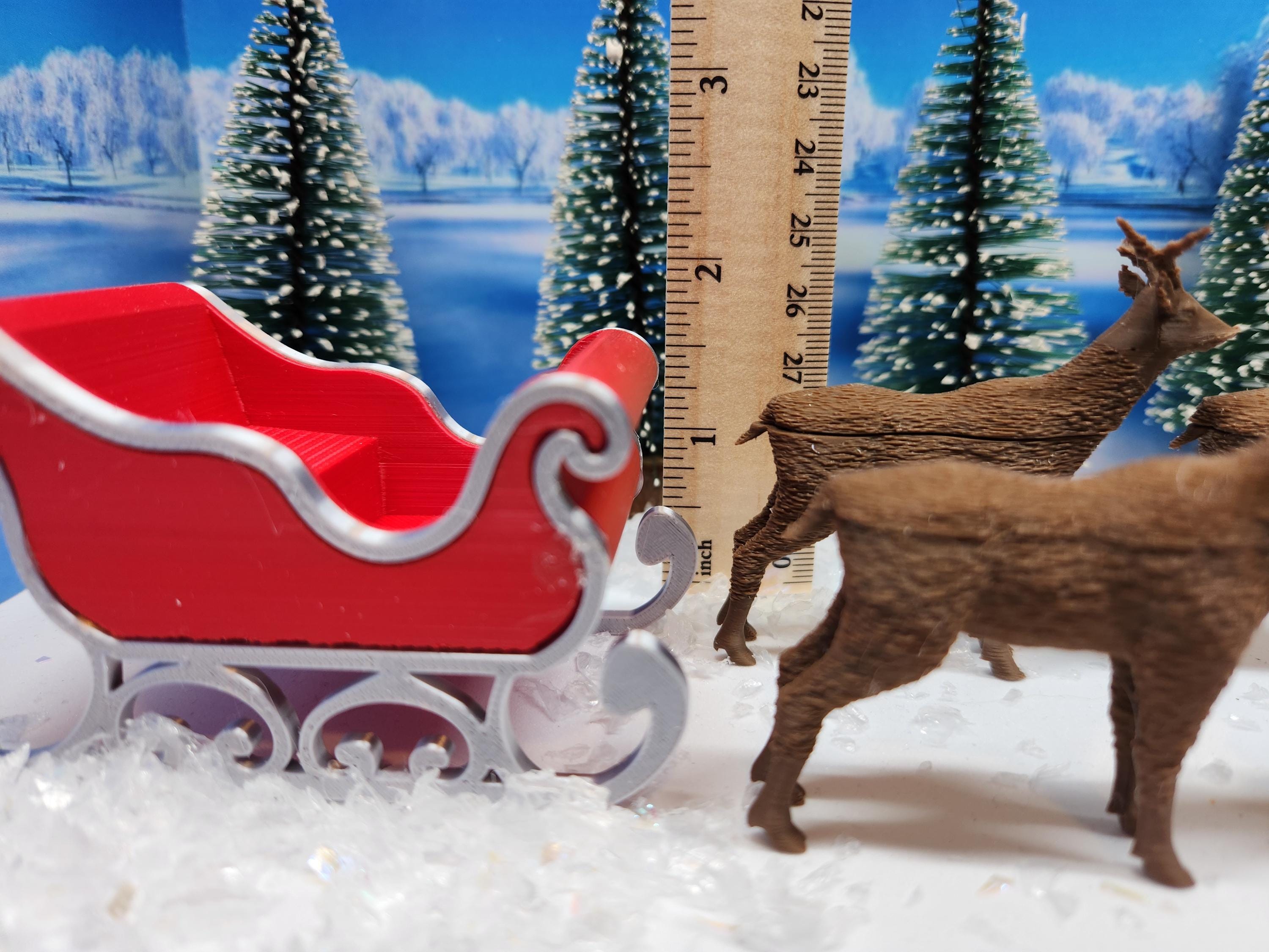 Statuetta Di Babbo Natale In Slitta Trainata Da Renna – Miniatura Da Collezione In Acrilico, Decorazione Natalizia Da Scrivania