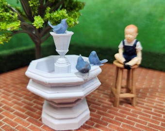 Fuente de baño para pájaros a escala 1:24 (media escala) con pájaros en color blanco para casa de muñecas o diarama.