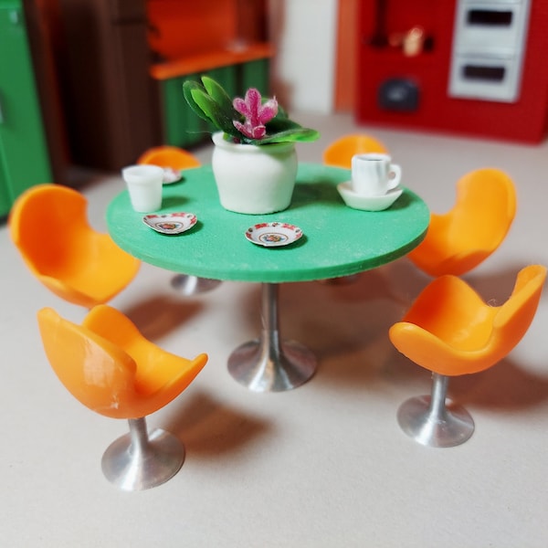 1:24 scale (half scale)this is for just the kitchen table and 6 chairs, part of the brady bunch  kitchen, 3 color 3d  print.