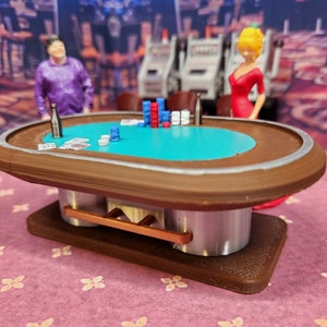 Pokertafel op schaal 1:24 (halve schaal) voor je privécasino!  Meerkleurige 3D-print, voor poppenhuis of diorama.