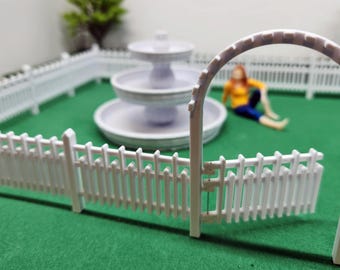 Sections de clôture blanche à l'échelle 1:24 (demi-échelle). 4 po. de large sur 1-1/4 po. de haut pour maison de poupée ou diorama.