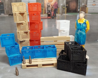 Set van 1:24 (halve) schaal van 5 stapelbare melkkratten, mand in 5 kleuren voor poppenhuis of diorama.