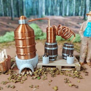 1:24 スケール (ハーフスケール) 5 色プリント、9 セクションの密造酒蒸留器。