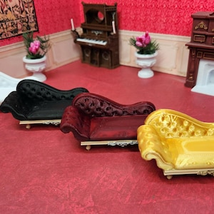 Chase Lounge 1:24 Maßstab antik style Tuck & Roll Miniatur, halber Maßstab 3D-Druck für Puppenhaus Dekor und Sammler
