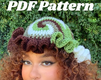 Modello all'uncinetto per cappello con volant a spirale