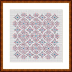 Könnte beinhalten: Eine gerahmte Kreuzstichstickerei mit einem sich wiederholenden geometrischen Muster aus roten und blauen sich kreuzenden Linien auf weißem Rasterstoff. Das Design besteht aus mehreren sternförmigen Figuren und Quadraten in einem braunen Rahmen.
