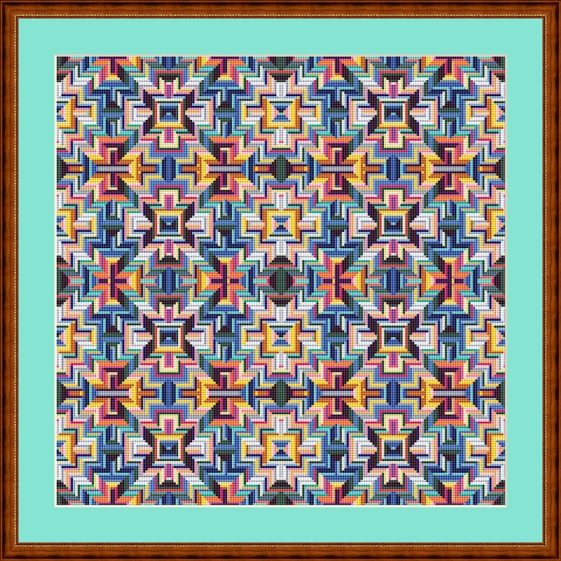 Op de afbeelding: Een kleurrijk geometrisch patroon met een herhalend ontwerp van vierkanten en rechthoeken in tinten blauw, geel, oranje, roze en groen. Het patroon is ingelijst in een bruin houten frame.