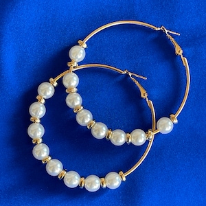 Large gold hoops, White pearl hoops, Acrylic pearl Hoops, Gold hoops, Wedding hoops, Big circle earrings, Unisex hoops, Gift for her