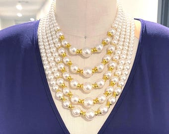Handgemaakte art-deco statementketting met meerdere strengen witte parel