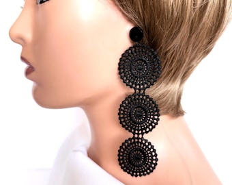 Pendientes colgantes de encaje de seda negra, joyería bohemia para fiestas, pendientes textiles ligeros, pendientes únicos y llamativos.