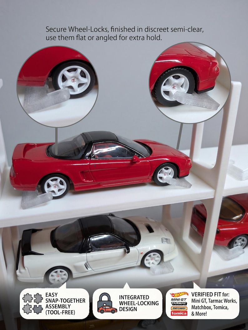 Pu&ograve; includere: Uno scaffale espositivo in plastica bianca per modellini di auto con bloccaruote semitrasparenti. Il testo riporta: Secure Wheel-Locks, finished in discreet semi-clear, use them flat or angled for extra hold, Easy snap-together assembly, Integrated wheel-locking design, e Verified fit for: Mini GT, Tarmac Works, Matchbox, Tomica & More!
