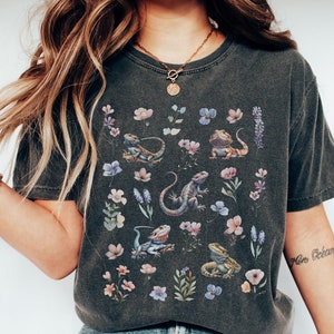 Bearded dragon shirt Comfort colors gift for animal lover tshirt, Floral bearded dragon owner Christmas, Lizard mama gift