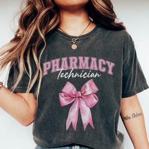 Camiseta de técnico de farmacia, colores cómodos, regalo para graduación de estudiante de farmacia, camiseta de técnico de farmacia para personal de farmacia, vida en farmacia