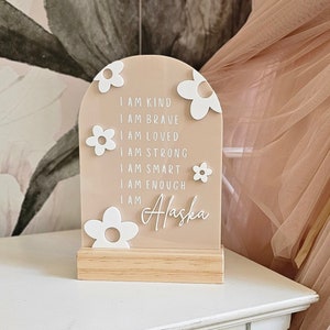 Personalised Daisy Flower affirmation arch by Evelet Designs, customisable | Kids room decor | Baby nursery | Acrylic Arch | Affirmations |