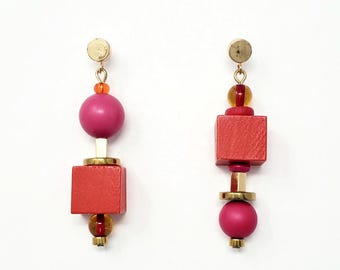 Mismatched Memphis Style Ohrringe | Künstlerische Postmoderne Ohrringe | Rot-Pink | Geometrische Ohrringe | Moderne Kunst Statement Schmuck | Farbe Block