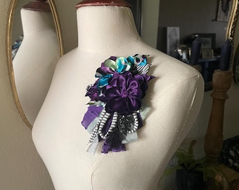 Nuevo broche/prendedor vintage pequeño con forma de flor.