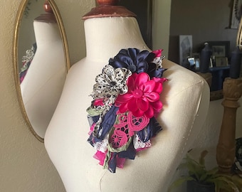 Nuova spilla/spilla vintage a forma di fiore.