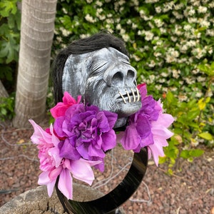 Shrunken Head Tiki Hair Crown (large)