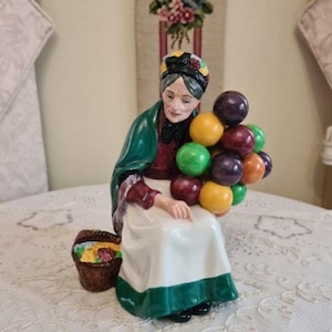 Royal Doulton - Figurine de Leslie Harradine, vendeur de ballons anciens HN1315 fabriquée en Angleterre
