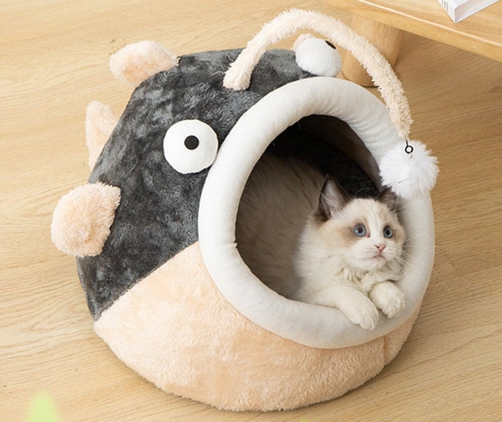 Cute Soft Velvet Fish Cat Bed