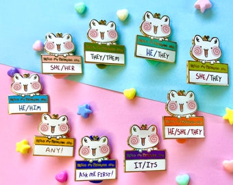 Hallo mijn voornaamwoorden zijn __ Pin | Grappige & schattige emaille pins | Reversspeld | Feestcadeau | Idee voor cadeauspeld | Slaperig grappig cadeau | Meme emaille pins