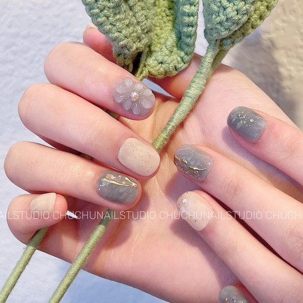 Blue & beige flower short Press On Nail | Cute elegant reusable high quality nails | Party Birthday Daily