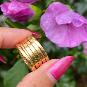 Bague classique quatre anneaux en or 18 carats 11,9 g signée Bvlgari