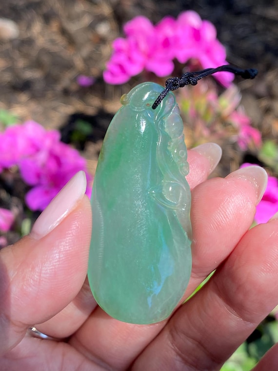 ビルマ産翡翠ペンダント：中国の豊穣の鼠の彫刻 - Etsy 日本