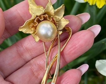 18k gold marked Golden South Sea Pearl Diamond flower brooch