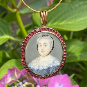 Antique Georgian 18ct gold miniature pendant
