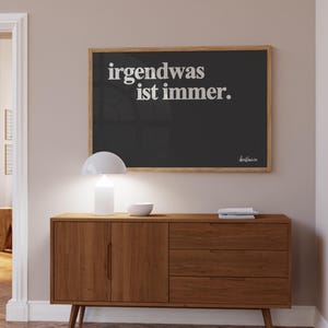 Irgendwas Ist Immer Poster, Kunstdruck Typografie Print, Witziger Spruch Slogan, Arte da parete danese, Moderne Wohndeko, Minimalistisch Wohndeko