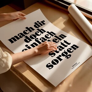 Mach dir Nudeln statt Sorgen: Lustiges Motivation Poster für Küche immagine 2