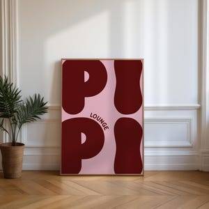 Pu&ograve; includere: Un poster rosa e marrone con la parola "Lounge" e le lettere "P" e "I" in un font stilizzato.