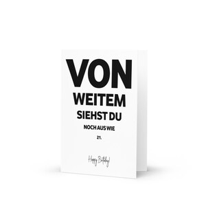 May include: A white card with black text that reads "VON WEITEM SIEHST DU NOCH AUS WIE 21. Happy Birthday!"