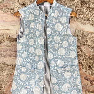 Veste matelassée en coton à imprimé blocs fait main : robe kimono réversible, tenue de festival bohème pour femme