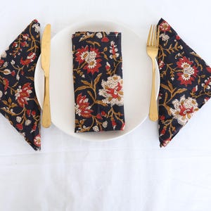 Floral Cotton Napkin Set: Scalloped Dinner Napkins, Everyday Use