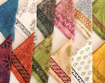 Lot de 12 bandanas, bandanas en coton bio, foulard fait main, bandana aux teintures naturelles, ensemble de bandanas bohèmes, assortiment de foulards en coton