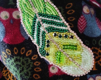 Emerald Feather embroidery brooch