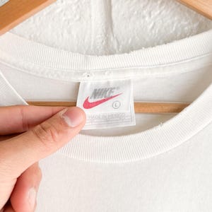 Camiseta Nike Center Swoosh vintage de los años 90 para hombre, talla L, costura simple, fabricada en EE. UU. imagen 3