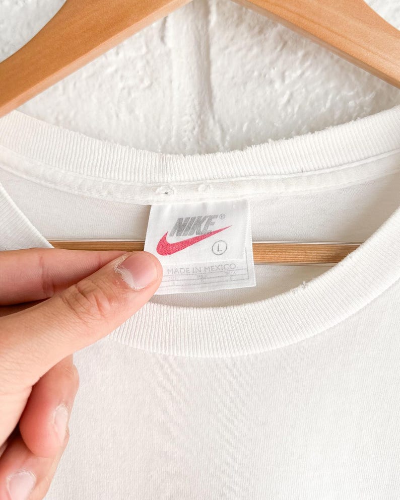 Camiseta Nike Center Swoosh vintage de los años 90 para hombre, talla L, costura simple, fabricada en EE. UU. imagen 3