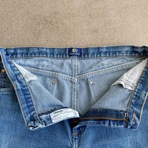 Jeans Wrangler 47MWZ vintage anni 2000, gamba dritta, taglia 35, taglio cowboy, effetto sbiadito e usurato, stile western immagine 2