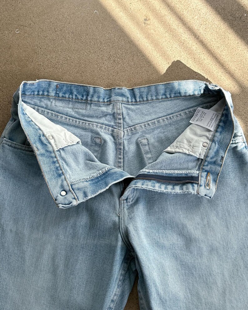 Vintage 2000s Wrangler Jeans Relaxed Straight Leg Men's 32 Light Wash Faded image 2