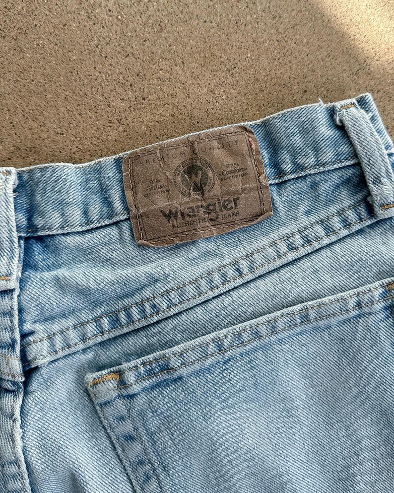 Vintage 2000s Wrangler Jeans Relaxed Straight Leg Men's 32 Light Wash Faded image 5